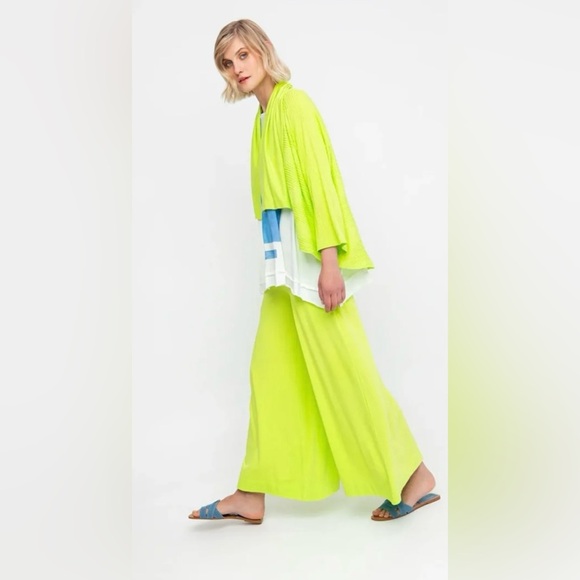 NWT OZAI N KU LOUNGE
PANTS, LIME - Picture 2 of 12